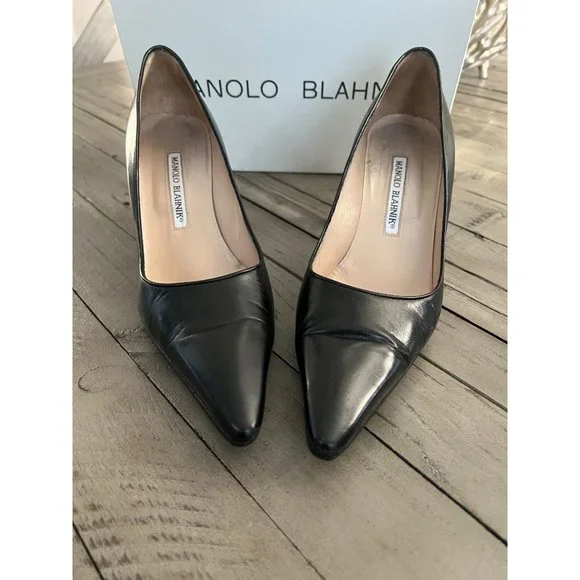Manolo Blahnik Black Leather Curved Point Toe Pumps - Size 39 - Picture 2 of 8